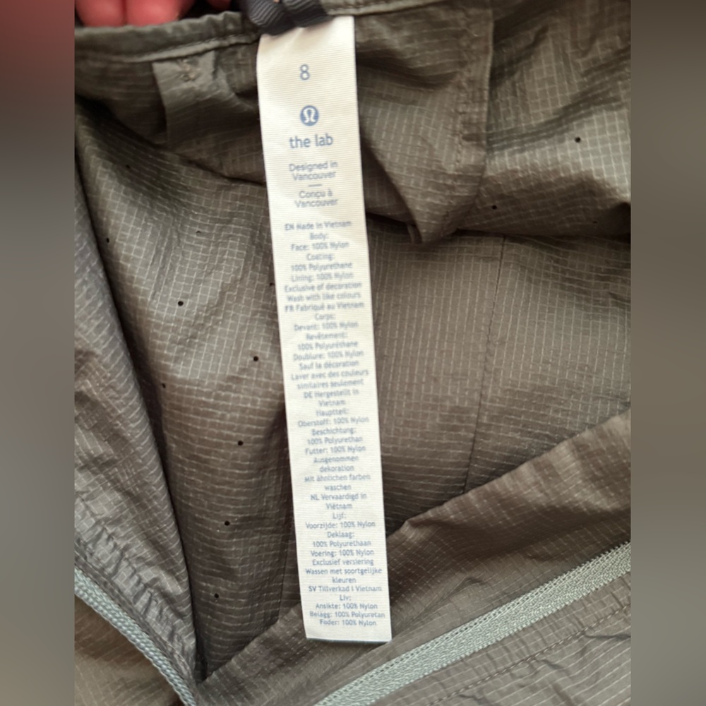 Lululemon Lab Assemblage Shell Raincoat - Picture 15 of 16